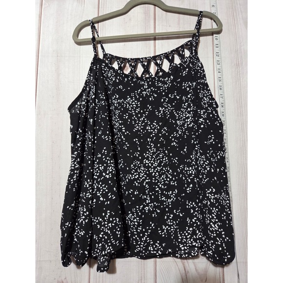 Maurices Womens 2x Cold Shoulder Criss Cross Black Floral Print Blouse Chiffon - Picture 2 of 8